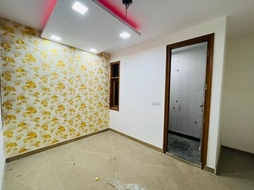 Master Bedroom in 2 BHK Builder Floor at Govindpuri – for Rent