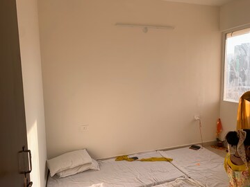 Bedroom in 2 BHK Builder Floor at DLF Gateway Tower, Dlf Phase ii – for Rent
