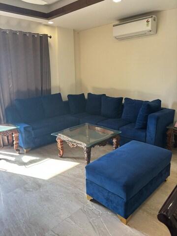 Master Bedroom in 4 BHK Apartment at Vastu Apartments, Sector 55 – for Rent