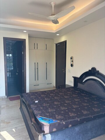 Bedroom in 4 BHK Apartment at Vastu Apartments, Sector 55 – for Rent