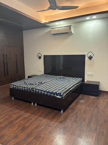 Bedroom in 4 BHK Apartment at Vastu Apartments, Sector 55 – for Rent