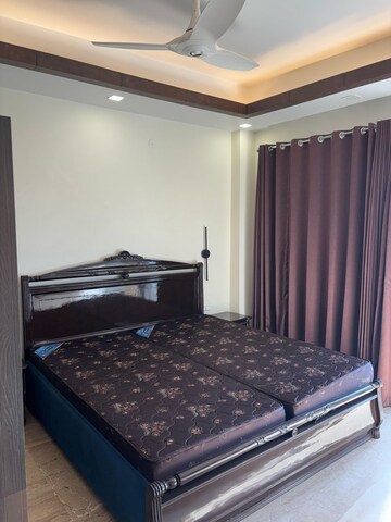 Bedroom in 4 BHK Apartment at Vastu Apartments, Sector 55 – for Rent