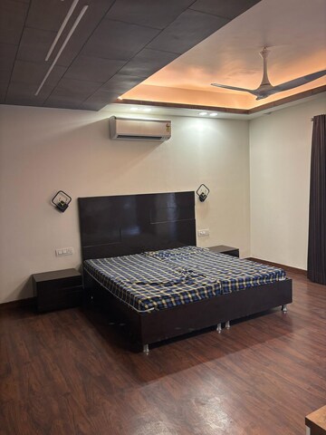 Bedroom in 4 BHK Apartment at Vastu Apartments, Sector 55 – for Rent