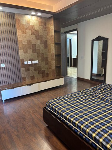 Bedroom in 4 BHK Apartment at Vastu Apartments, Sector 55 – for Rent