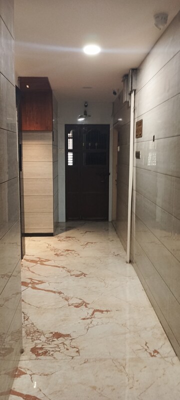 Furnished Amenities in 1 RK Apartment at Vile Parle West – for Rent