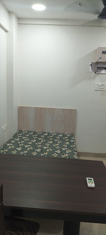Bedroom in 1 RK Apartment at Vile Parle West – for Rent