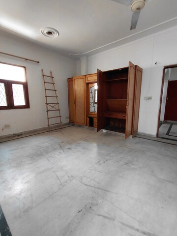 Living Room in 3 BHK Builder Floor at Janakpuri – for Rent