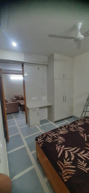 Building Lobby in 1 BHK Builder Floor at Ayachi Apartments, Sector 45 – for Rent