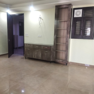 Room in 2.5 BHK Builder Floor at Sector 23 – for Rent