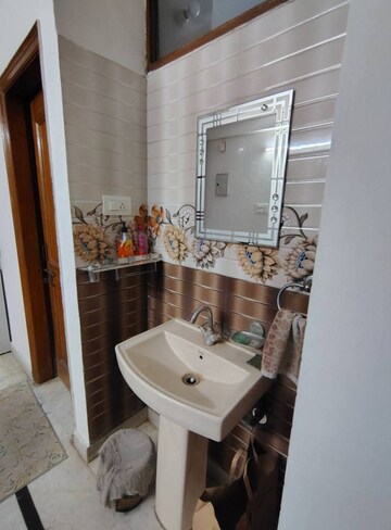 Bathroom in 2 BHK Builder Floor at RWA Residential Society, Sector 40 – for Rent