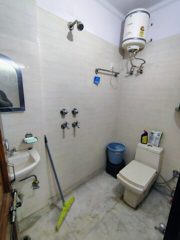 Bathroom in 2 BHK Builder Floor at RWA Residential Society, Sector 40 – for Rent