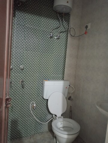 Bathroom in Studio Apartment at Arun Vihar Sector 37, Sector 37 – for Rent