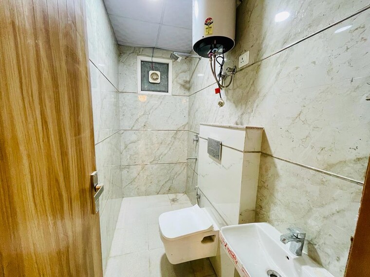 Bathroom, chattarpur 3 Bedroom 1350 Sq.Ft. Builder Floor In Chattarpur Delhi 8469259