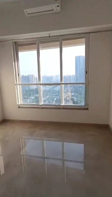 Room in 2 BHK Apartment at Kalpataru Radiance, Goregaon West – for Rent