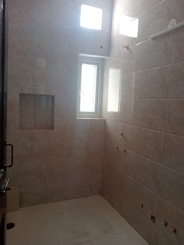 Bathroom in 3 BHK Apartment at Sector 28 – for Rent