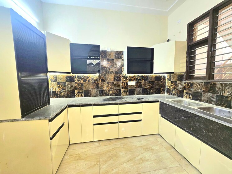 Exterior View, peer mucchalla 3 Bedroom 125 Sq.Yd. Builder Floor In Peer Mucchalla Zirakpur 8469294