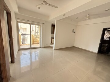 Room in 2.5 BHK Apartment at Galaxy Vega, Tech Zone 4 Greater Noida – for Sale