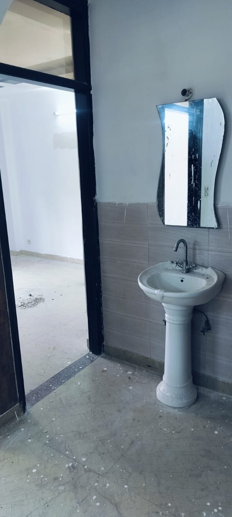 Bathroom, vishwakarma colony 3 Bedroom 120 Sq.Mt. Apartment In Vishwakarma Colony Delhi 8469319