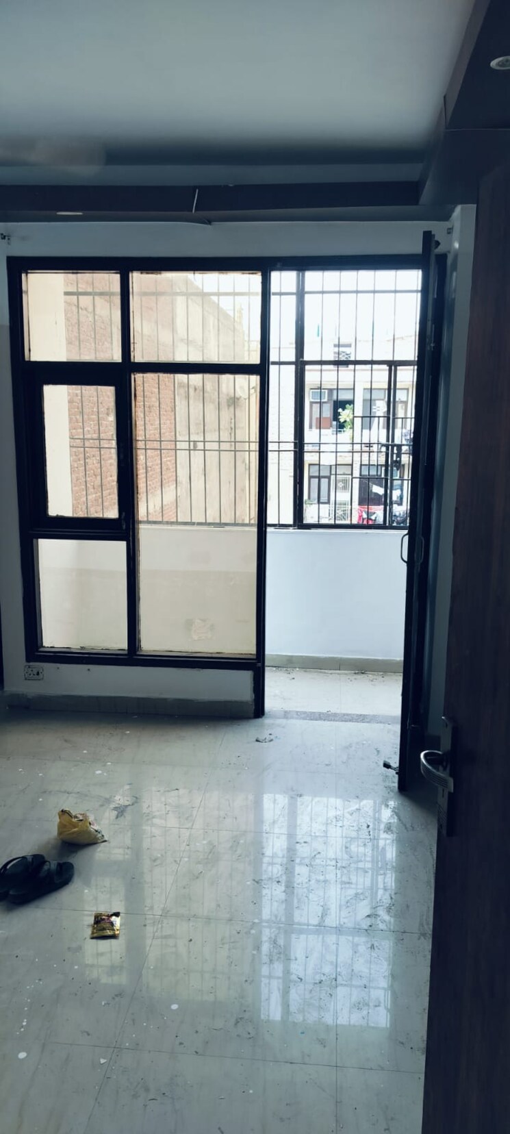 Room, vishwakarma colony 3 Bedroom 120 Sq.Mt. Apartment In Vishwakarma Colony Delhi 8469319