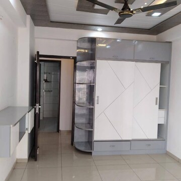 Room in 2.5 BHK Apartment at Prateek Laurel, Sector 120 – for Rent