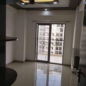 Room in 2.5 BHK Apartment at Prateek Laurel, Sector 120 – for Rent