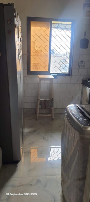 Bathroom in 1.5 BHK Apartment at Andheri East – for Sale