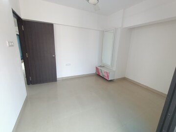 2.5 BHK Apartment For Rent in Runwal Pearl, Kolshet Road