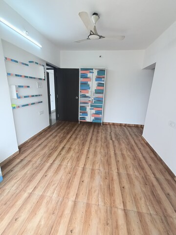 Bedroom in 2.5 BHK Apartment at Runwal Pearl, Kolshet Road – for Rent