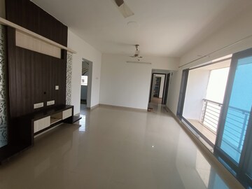 Room in 2.5 BHK Apartment at Runwal Pearl, Kolshet Road – for Rent