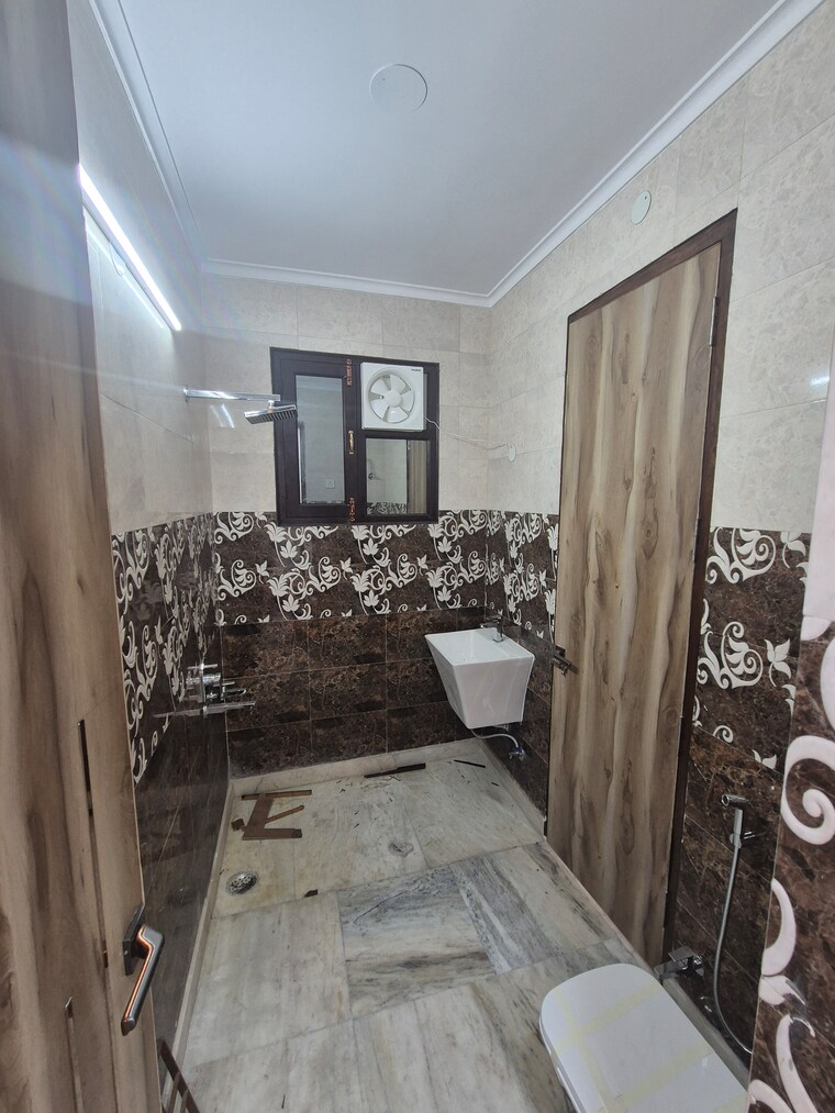 Gym, sector 37 3 Bedroom 180 Sq.Yd. Builder Floor In Sector 37 Faridabad 8469575