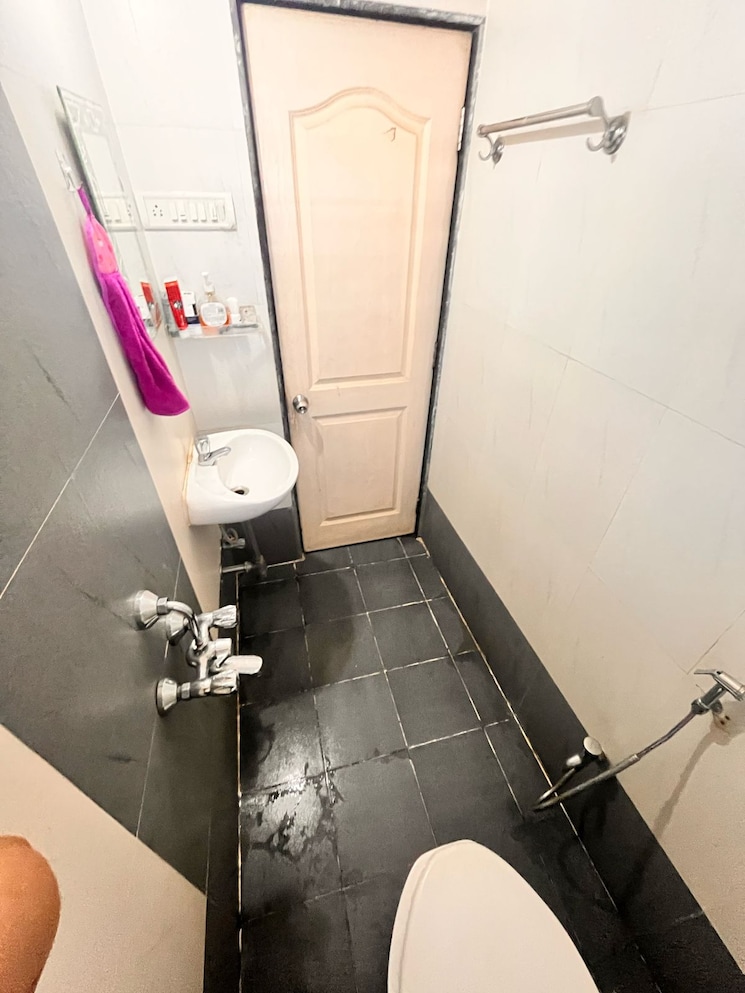 Bathroom, jagdale 1.5 Bedroom 550 Sq.Ft. Apartment In Vartak Nagar Thane 8469649