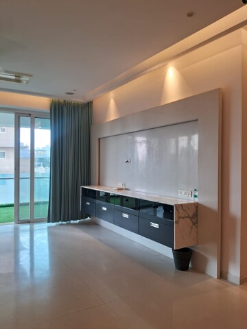 Master Bedroom in 4 BHK Apartment at Vile Parle West – for Rent