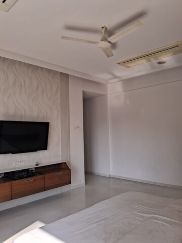 Floor Plan in 4 BHK Apartment at Vile Parle West – for Rent