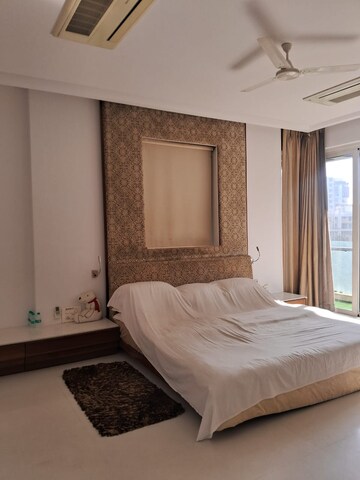 Bedroom in 4 BHK Apartment at Vile Parle West – for Rent