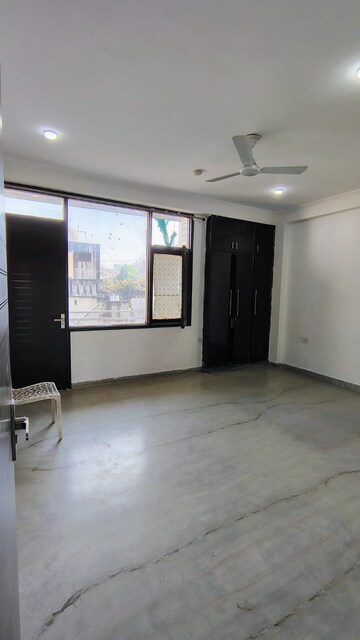 Master Bedroom in 3 BHK Builder Floor at Sector 57 – for Rent