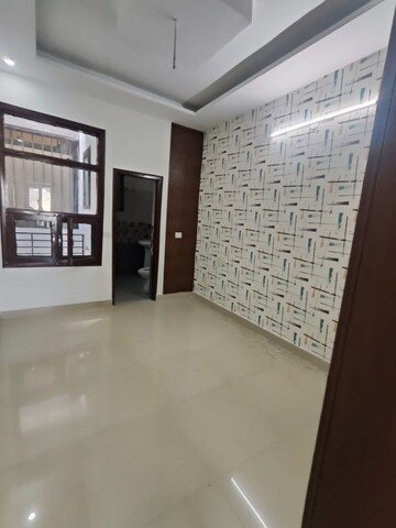 Master Bedroom in 2 BHK Builder Floor at Guru Nanak Enclave, Dhakoli Village – for Sale