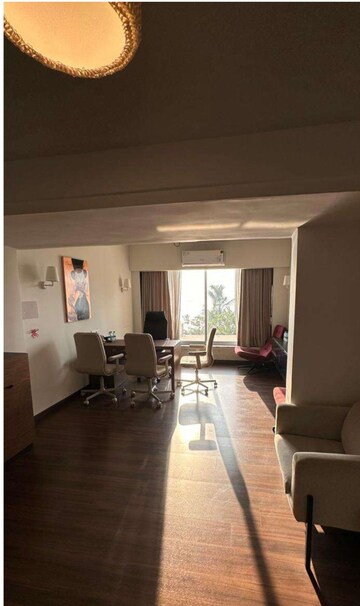 Master Bedroom in 5 BHK Villa at Mittal Ruia Park, Juhu – for Rent