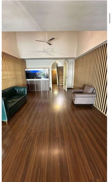 Master Bedroom in 5 BHK Villa at Mittal Ruia Park, Juhu – for Rent