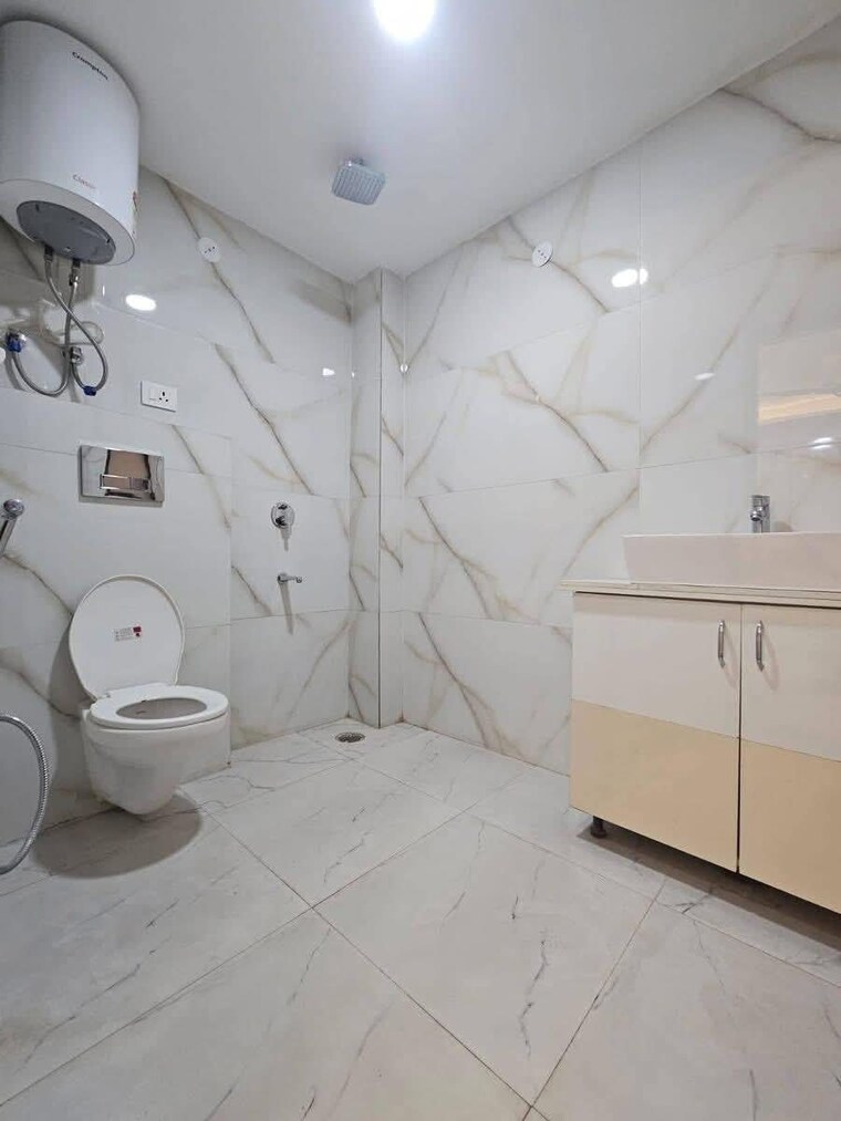 Bathroom, govindpuri 3 Bedroom 900 Sq.Ft. Builder Floor In Govindpuri Delhi 8469975