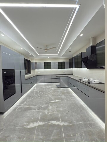 Furnished Amenities in 4 BHK Builder Floor at BPTP Amstoria Country Floor, Sector 102 – for Sale