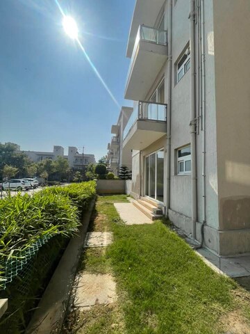 Living Room in 4 BHK Builder Floor at BPTP Amstoria Country Floor, Sector 102 – for Sale