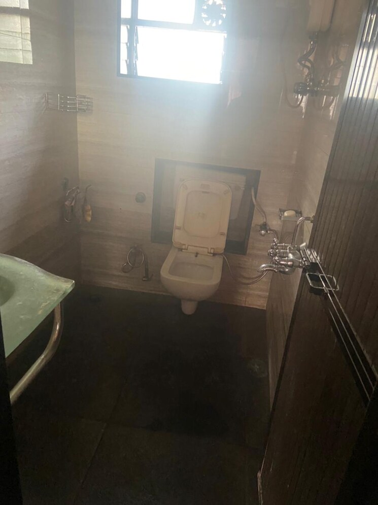 Bathroom, akash-ganga-chs-andheri 3.5 Bedroom 1140 Sq.Ft. Apartment In Andheri West Mumbai 8470093