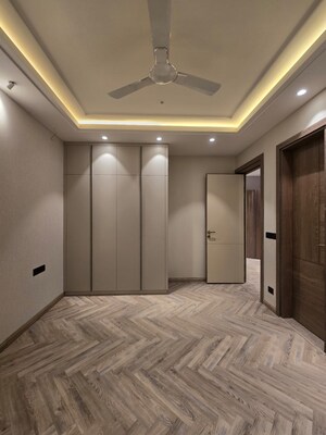 Bedroom in 4 BHK Builder Floor at DLF Atria, Dlf Phase ii – for Sale