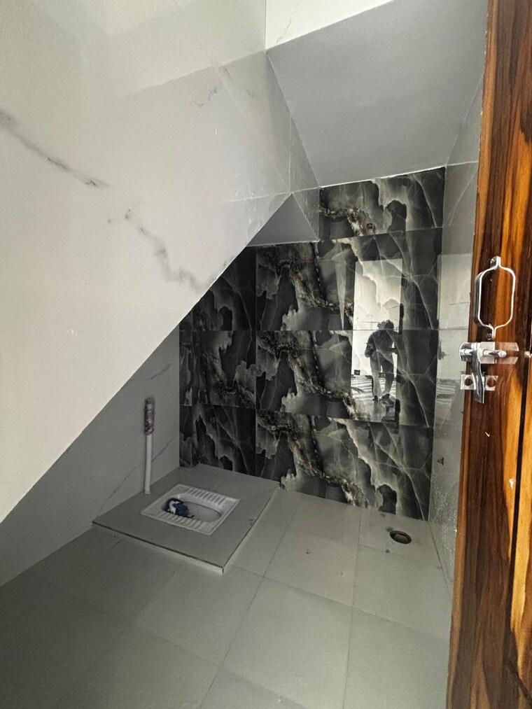 Bathroom, dehradun cantt 3 Bedroom 1000 Sq.Ft. Independent House In Dehradun Cantt Dehradun 8470203