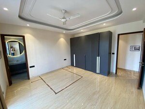 Master Bedroom in 4 BHK Builder Floor at BPTP Amstoria Country Floor, Sector 102 – for Sale
