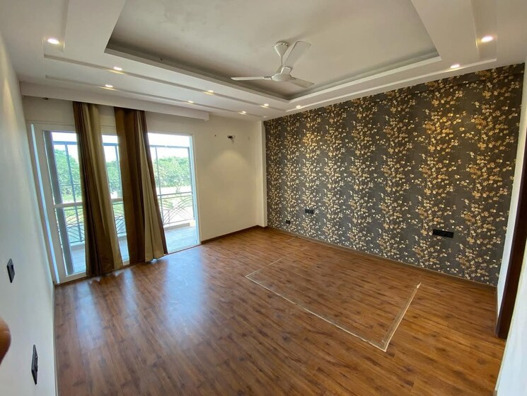 Master Bedroom, bptp-amstoria-country-floor 4 Bedroom 3440 Sq.Ft. Builder Floor In Sector 102 Gurgaon 8470205