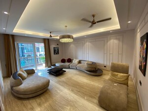 Master Bedroom in 4 BHK Builder Floor at BPTP Amstoria Country Floor, Sector 102 – for Sale