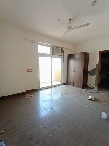 Master Bedroom in 3.5 BHK Villa at Amrapali Leisure Valley, Tech Zone 4 Greater Noida – for Rent