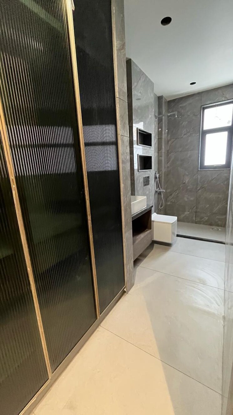 Bathroom, sector 49 4 Bedroom 270 Sq.Yd. Builder Floor In Sector 49 Gurgaon 8470287