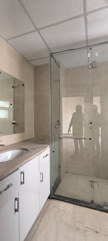 Bathroom in 4 BHK Builder Floor at BPTP Amstoria, Sector 102 – for Rent